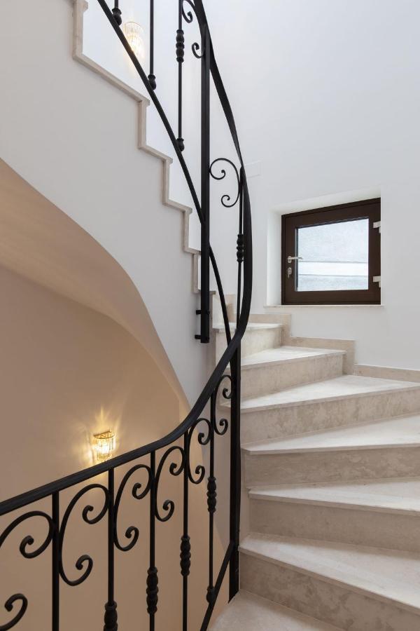 Holt Old Town Luxury Suites Bucarest Exterior foto