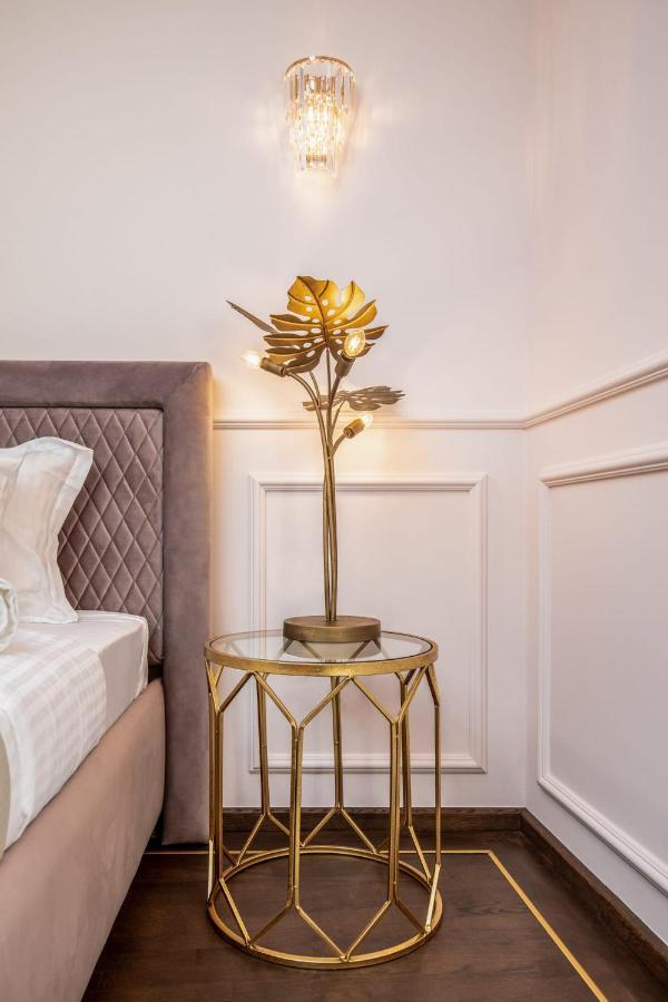 Holt Old Town Luxury Suites Bucarest Exterior foto