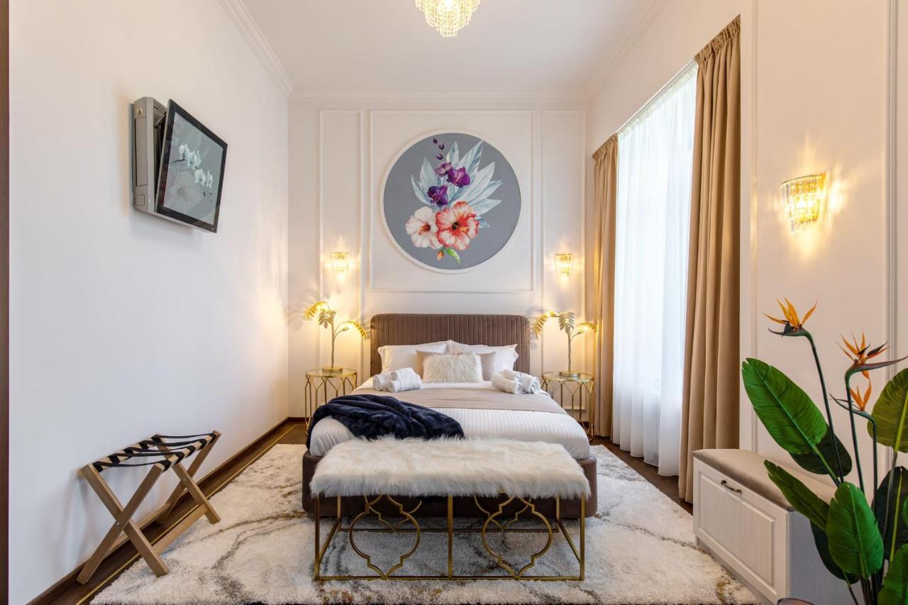 Holt Old Town Luxury Suites Bucarest Exterior foto